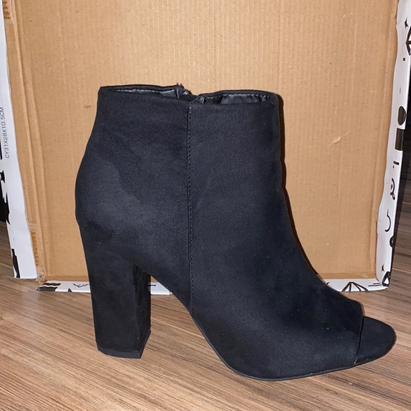 Shoes - Open toe booties